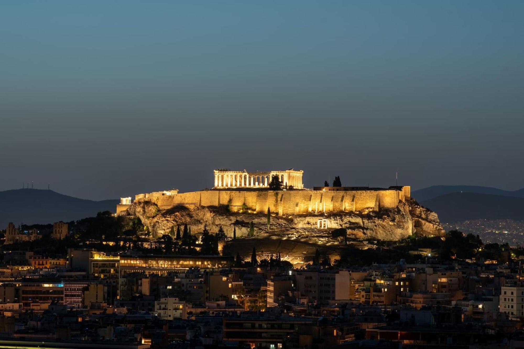 Urban Apt With Stunning Acropolis View & Roofdeck Ateny Zewnętrze zdjęcie